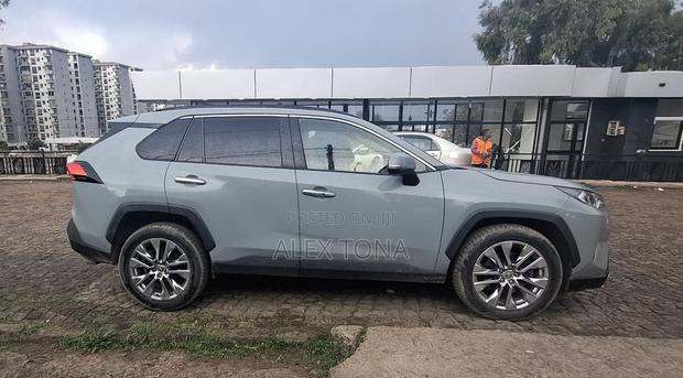 Toyota RAV4 2021 Green