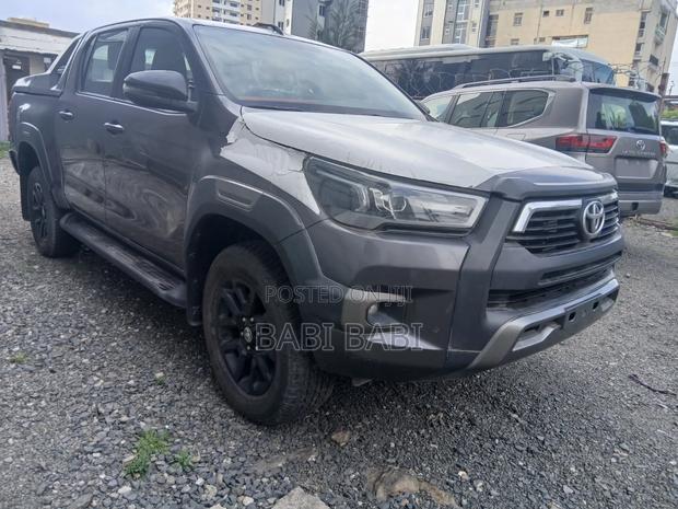 New Toyota Hilux 2025 Gray