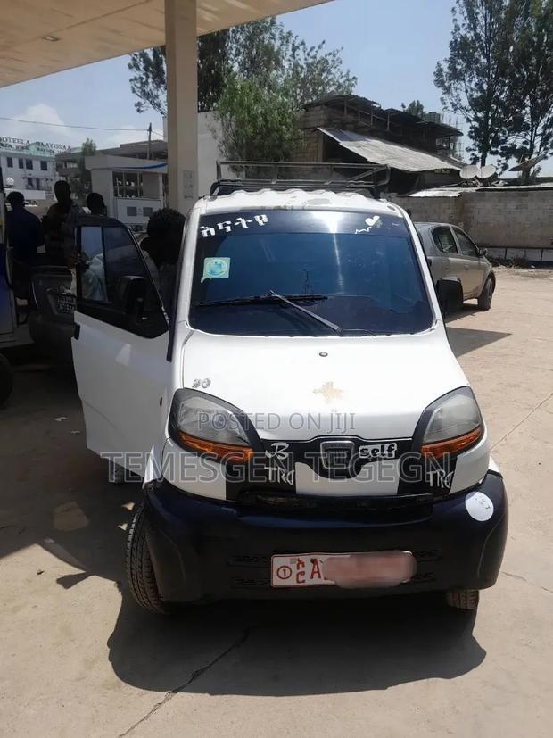 Bajaj Qute 2021 White