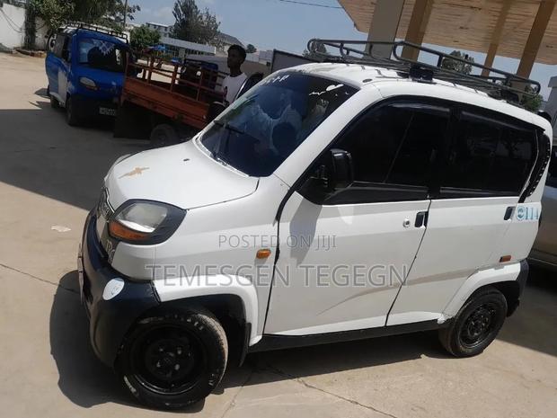 Bajaj Qute 2021 White