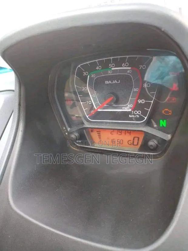 Bajaj Qute 2021 White