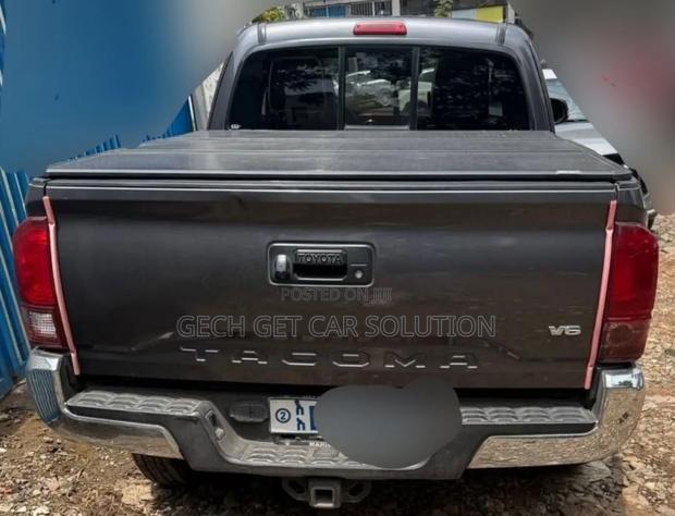 Toyota Tacoma 2018 Gray