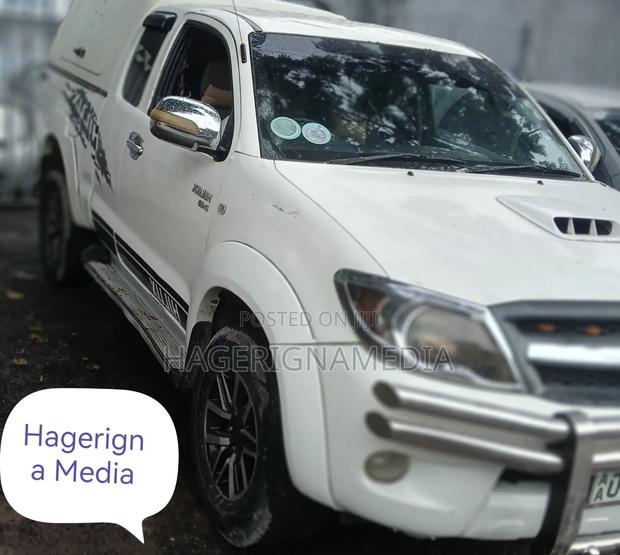 Toyota Hilux 2010 White