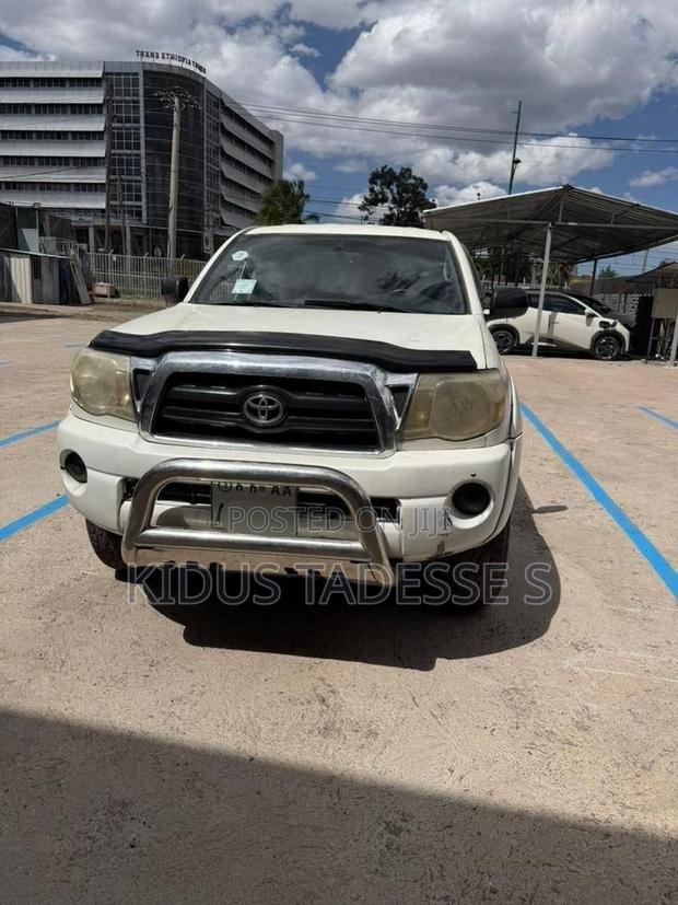 Toyota Tacoma Access Cab I4 2005 White