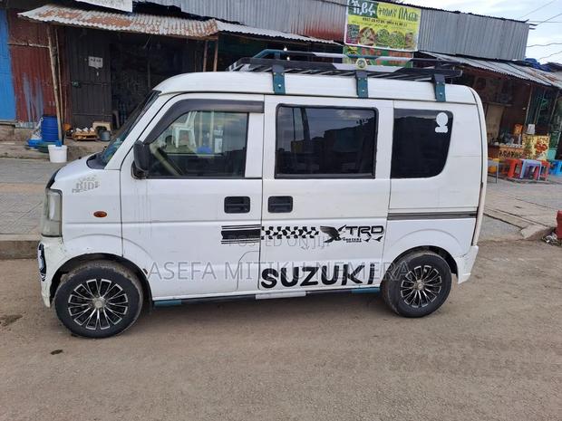Suzuki Every Wagon 2012 White