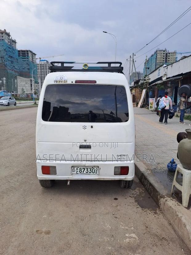 Suzuki Every Wagon 2012 White
