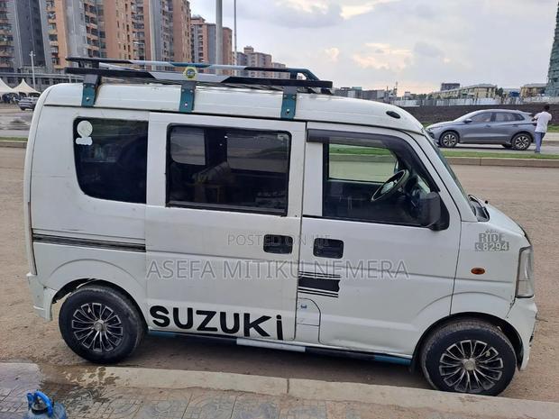 Suzuki Every Wagon 2012 White