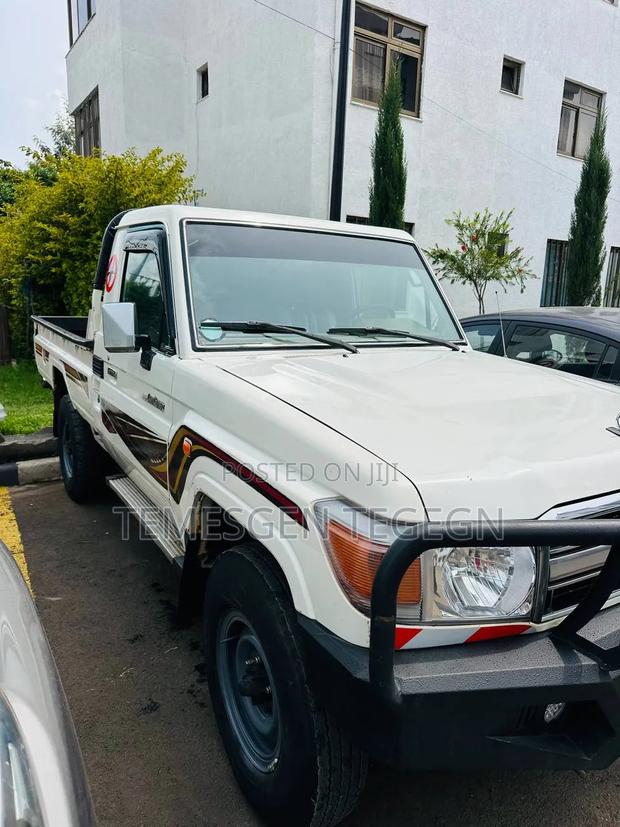 Toyota Land Cruiser 2009 White