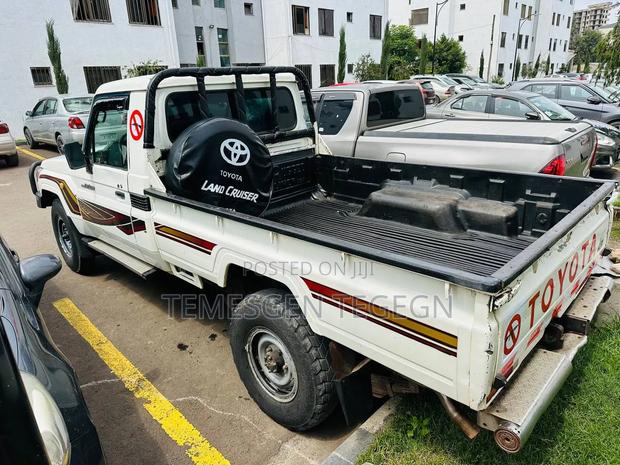 Toyota Land Cruiser 2009 White