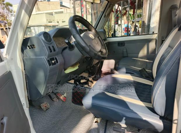 Toyota Land Cruiser 2009 White