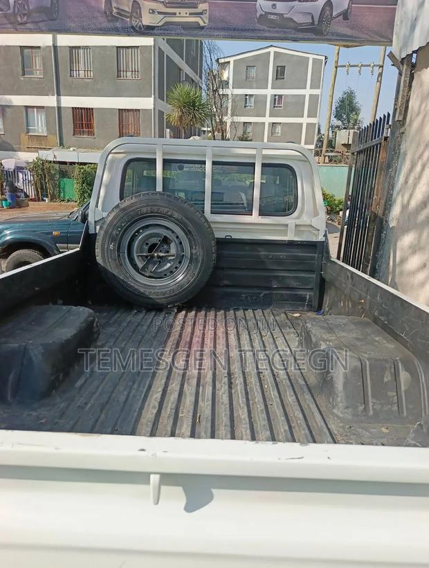 Toyota Land Cruiser 2009 White