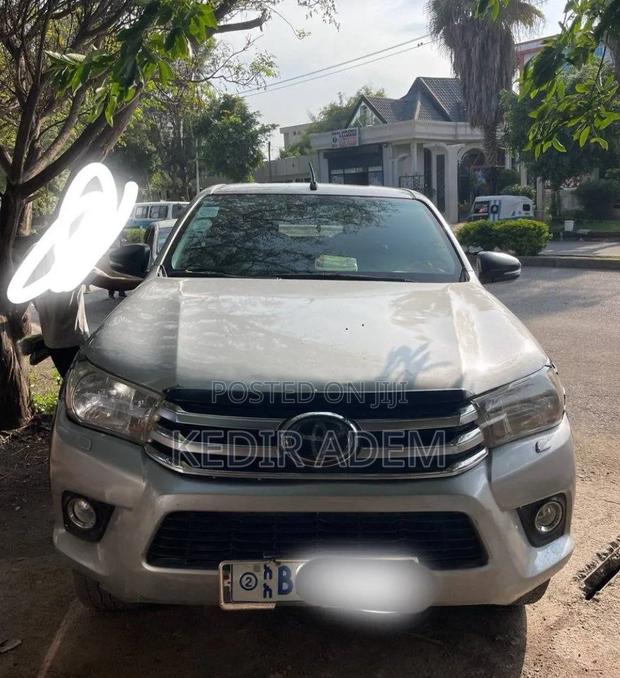 Toyota Hilux 2017 Silver