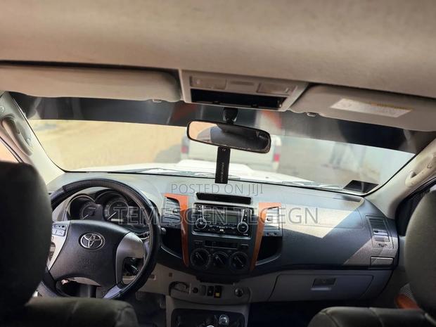 Toyota Hilux 2010 White