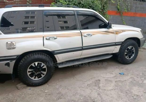 Toyota Land Cruiser 2007 Ivory