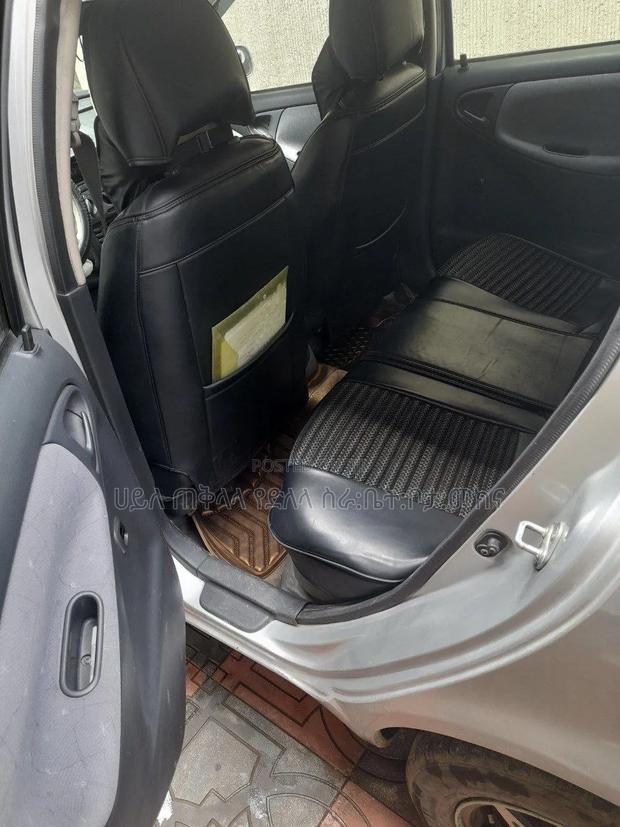 Toyota Vitz 2001 Silver