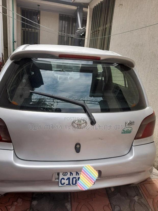 Toyota Vitz 2001 Silver