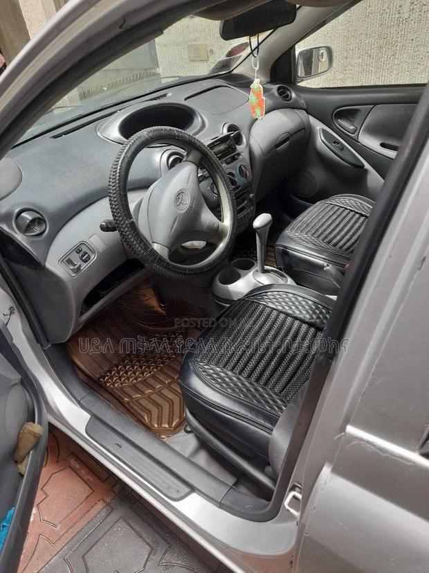 Toyota Vitz 2001 Silver