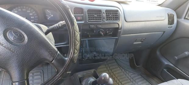 Toyota Hilux 2004 Brown