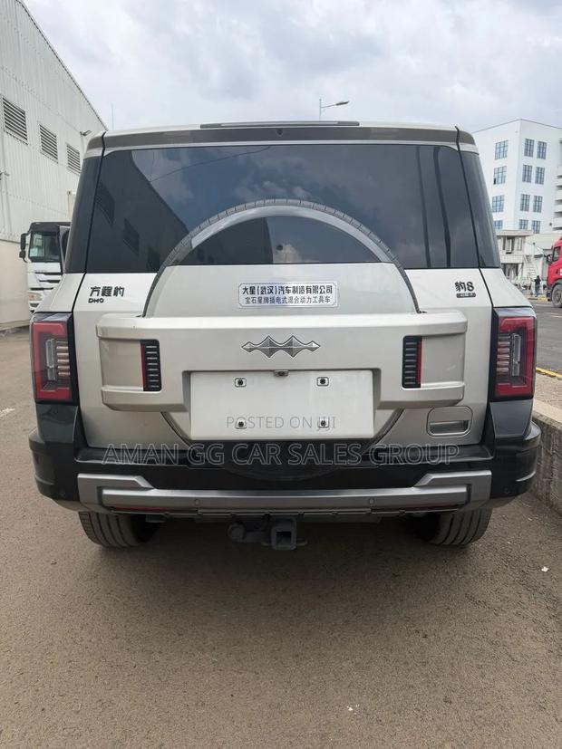 New BYD Leopard 8 2.0 Hybrid AWD 2025 Beige