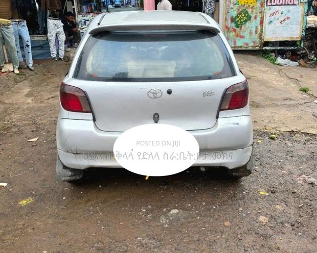 Toyota Vitz 1999 Silver