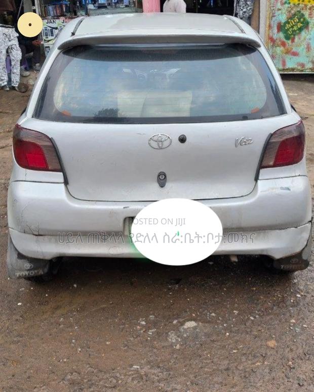 Toyota Vitz 1999 Silver
