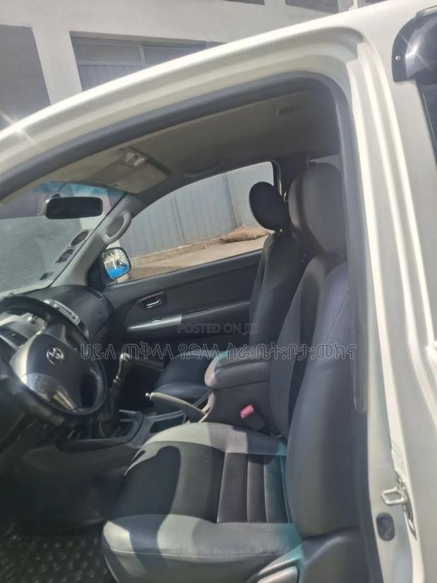 Toyota Hilux 2015 Off white