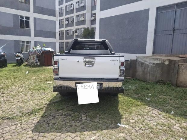 Toyota Hilux 2015 Off white