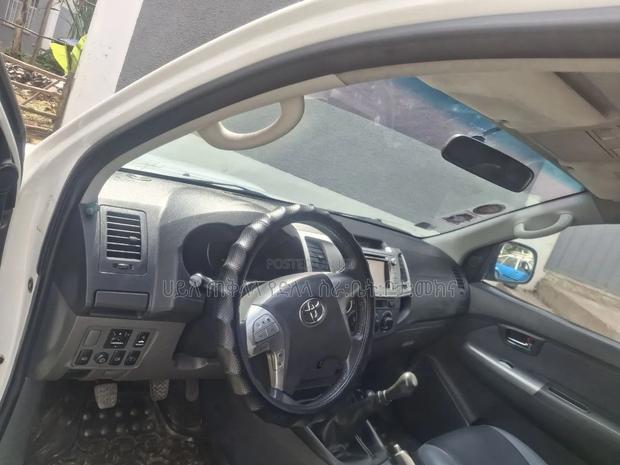 Toyota Hilux 2015 Off white