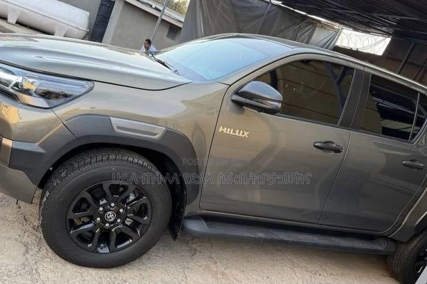 Toyota Hilux 2025 Green