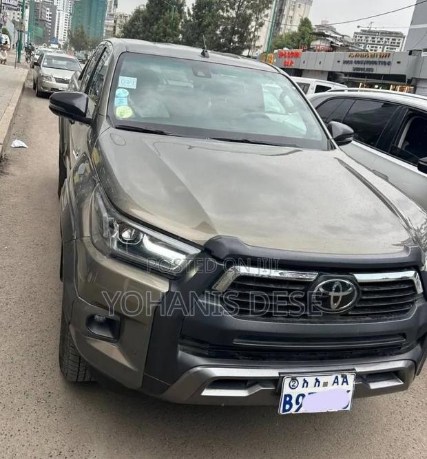 Toyota Hilux 2021 Gray