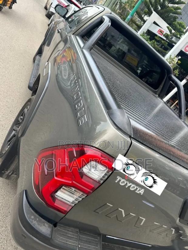 Toyota Hilux 2021 Gray
