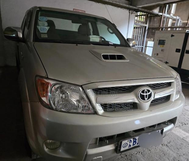 Toyota Hilux 2008 Maroon