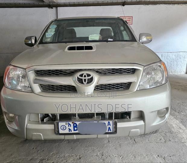Toyota Hilux 2008 Maroon