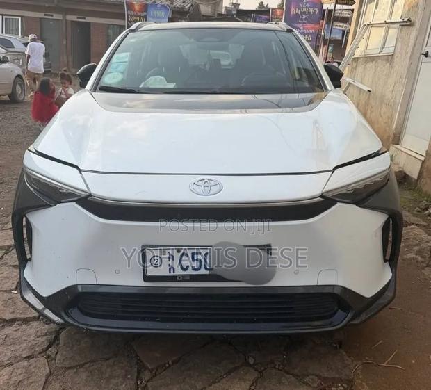Toyota bZ4X 2023 Off white