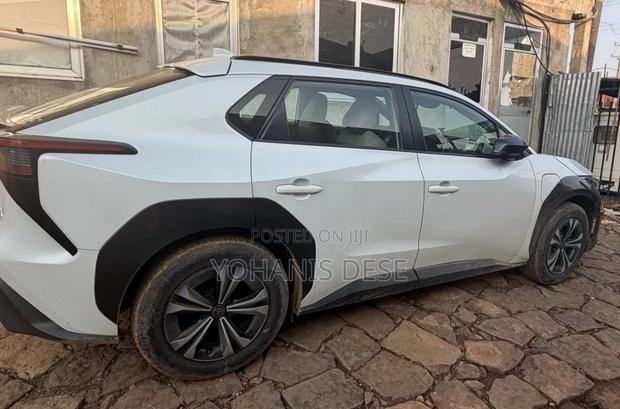 Toyota bZ4X 2023 Off white