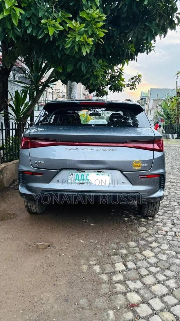 BYD E2 43 kWh 94 hp FWD 2025 Gray