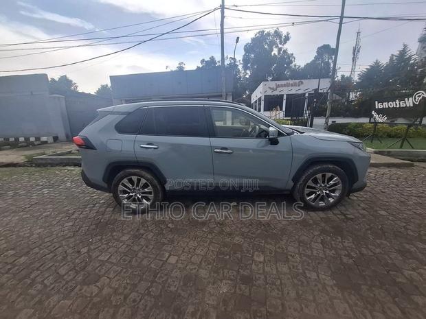 Toyota RAV4 2022 Green