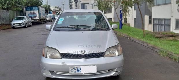 Toyota Platz 2001 Silver