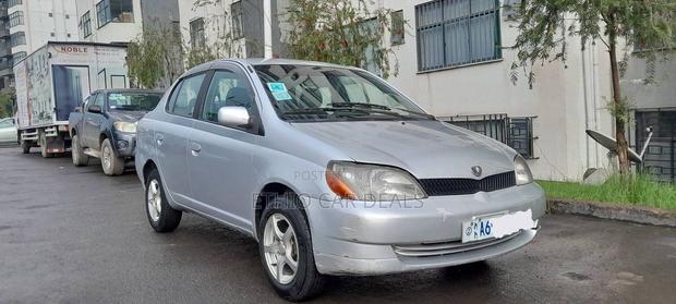 Toyota Platz 2001 Silver