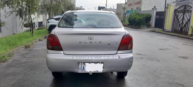 Toyota Platz 2001 Silver