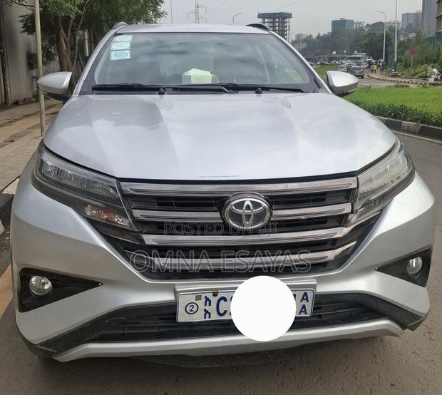 Toyota Rush 2022 Silver