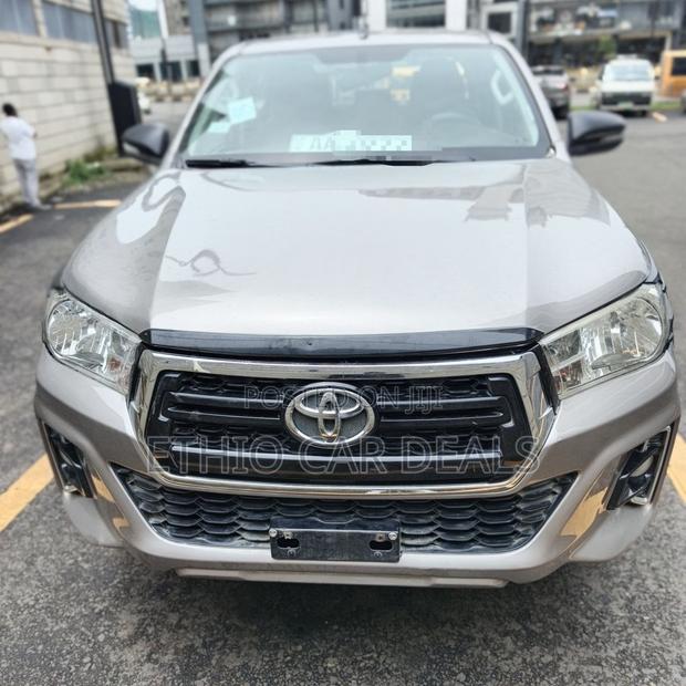 Toyota Hilux 2019 Gray