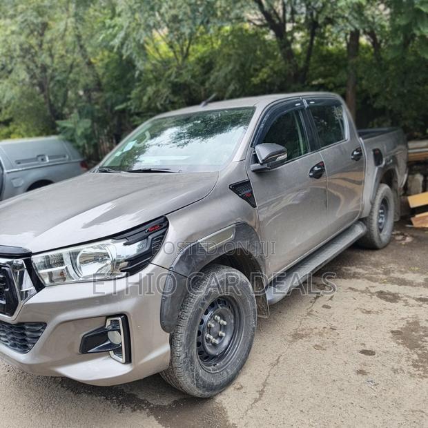Toyota Hilux 2019 Gray