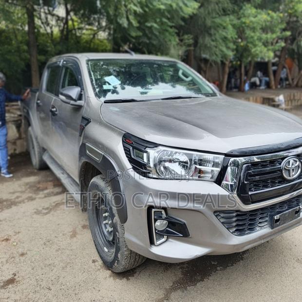 Toyota Hilux 2019 Gray