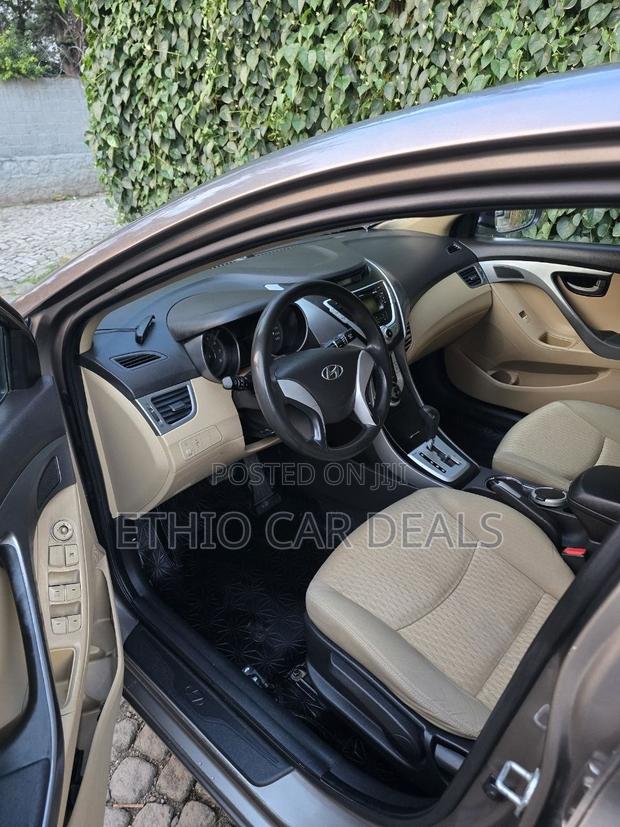 Hyundai Elantra 2011 Brown