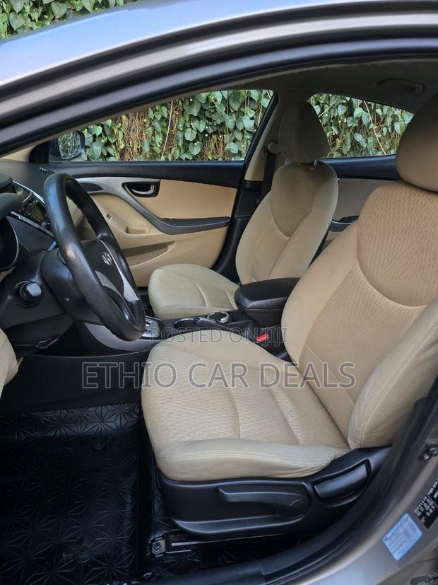 Hyundai Elantra 2011 Brown