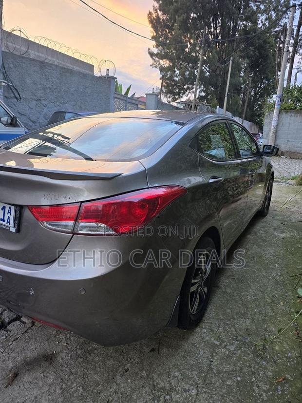 Hyundai Elantra 2011 Brown