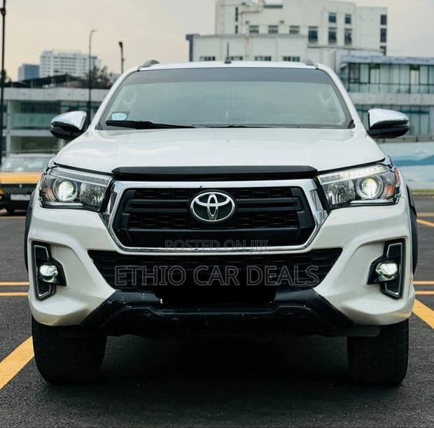 Toyota Hilux 2019 White