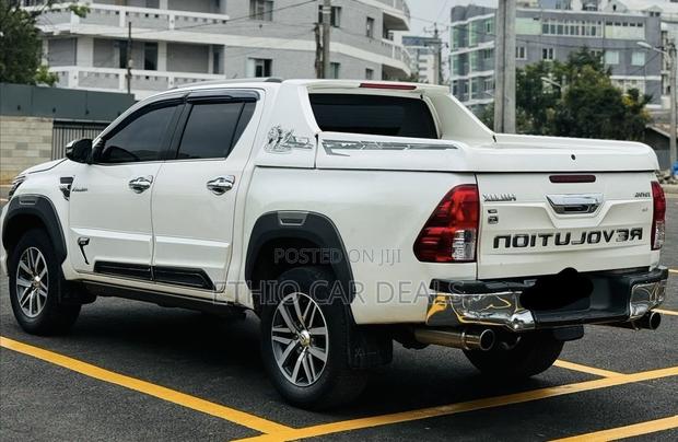 Toyota Hilux 2019 White