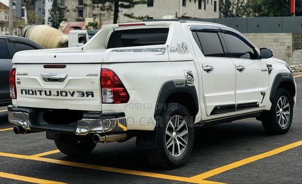 Toyota Hilux 2019 White